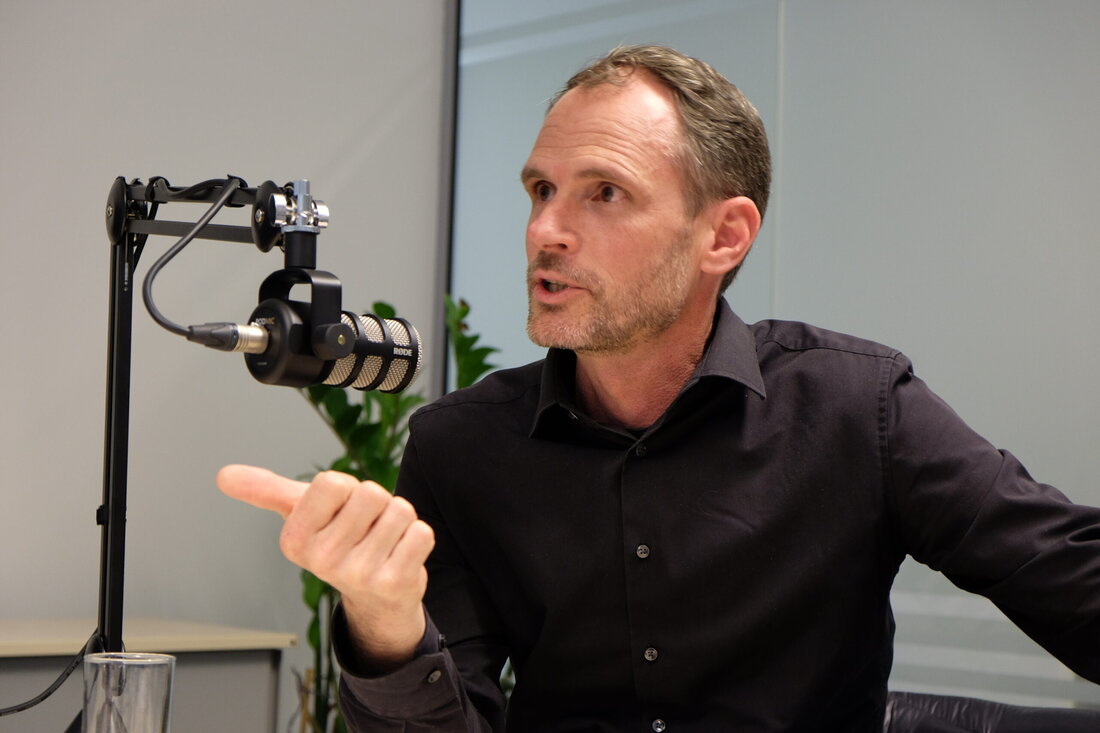 Gunther Graupner, Geschäftsführer der Zukunftsagentur Bau (ZAB) erklärt im Architektur und Bau FORUM Podcast, wie sein Team Lösungen für aktuelle Herausforderungen entwickelt. >> AUCH ALS PODCAST