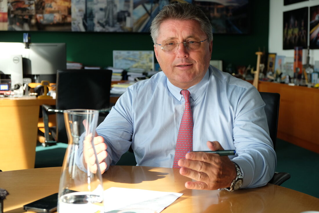 Porr CEO Karl-Heinz Strauss spricht über gute Zahlen, leistbaren Wohnbau und was die KI leisten kann. >>MIT PODCAST