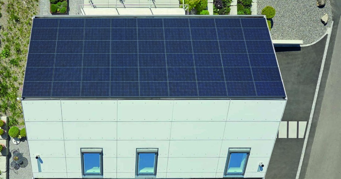 Die mangelnde Ästhetik der PV-Systeme lässt viele noch zögern, doch die Industrie hält schon attraktive Lösungen bereit.