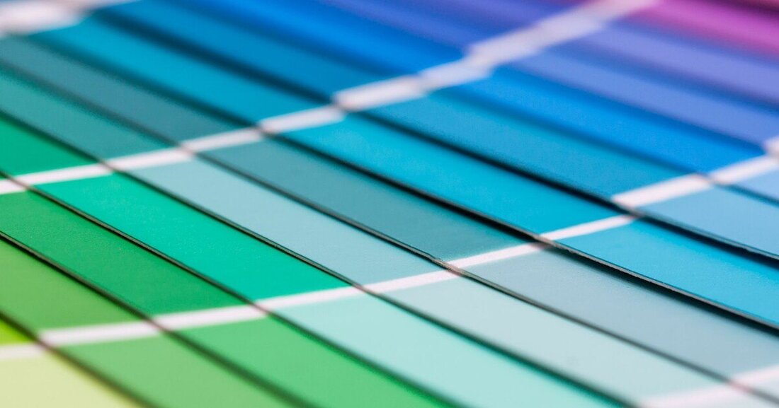 Mit der Farbdesigner-App von Brillux können Farbkonzepte einfach und schnell vor Ort per Smartphone entwickelt werden.