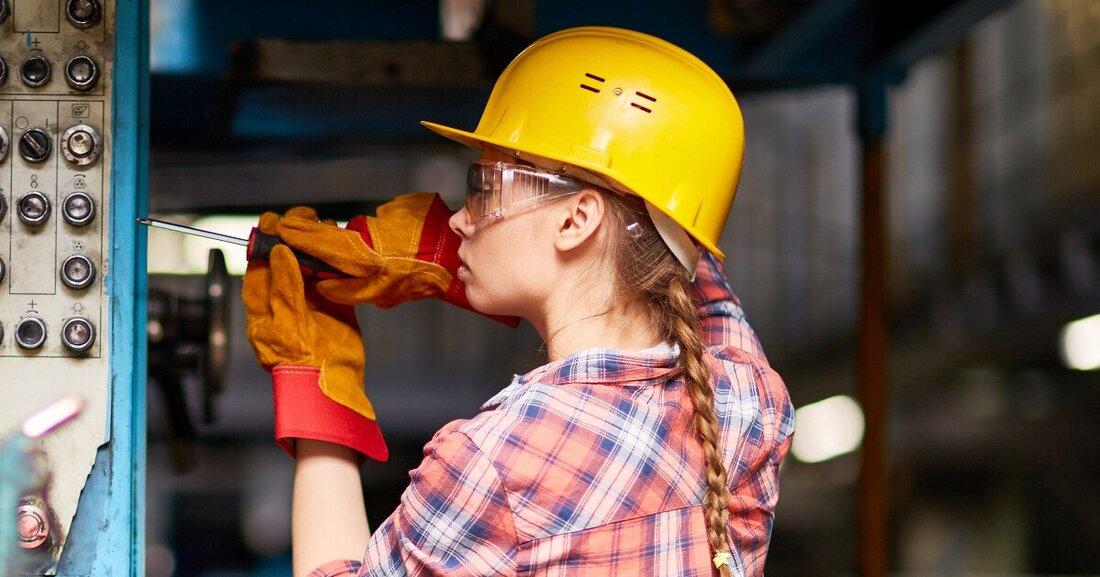 Immer öfter wagen sich Mädchen an früher typische Männerberufe heran, vor allem im technischen Bereich.