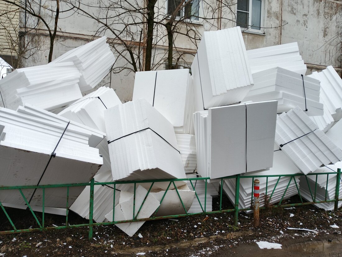 Die Dämmstoffanbieter leiden unter der Wohnbauflaute. In drei Jahren ist ihr Absatz um 30 Prozent gesunken. Dennoch investieren in ein wichtiges Thema: Kreislaufwirtschaft.