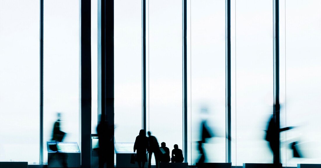 Glas in der modernen Architektur soll ein Maximum an Größe und Leistung bei einem Minimum an Gewicht und Materialbedarf bieten.