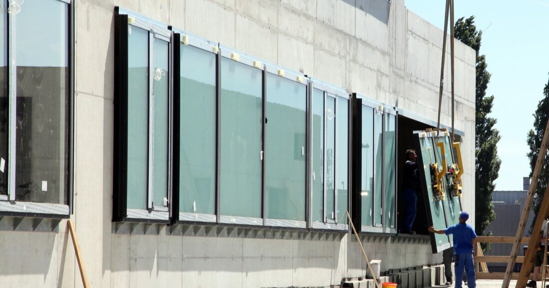 Am 6. April 2022 führt die Holzforschung Austria das Online-Praxisseminar "Fensterbank & Bodenanschluss" durch.