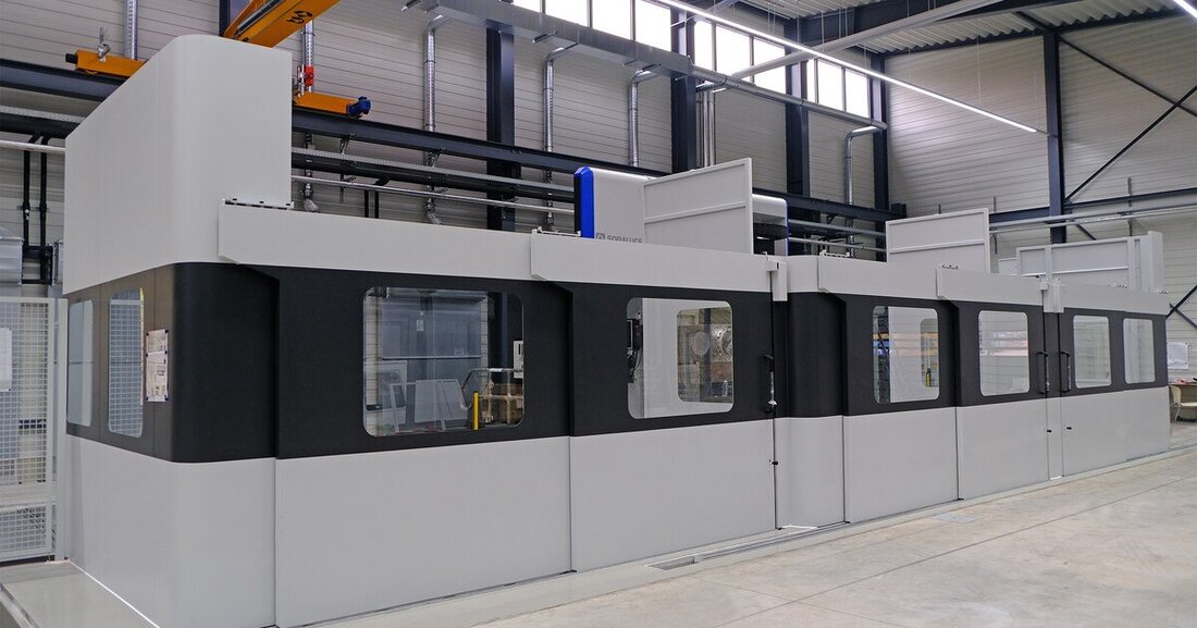 Rund acht Millionen Euro investiert H.P. Kaysser in ein Kompetenzzentrum für die Präzisionszerspanung. Highlight ist eine Fahrständer-Fräsmaschine für die Großteilebearbeitung.