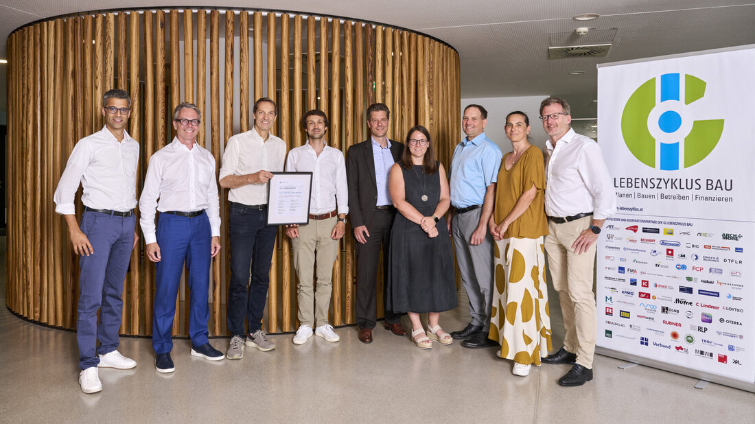 Das achtköpfige Führungsteam des Verbands, dem rund 90 Unternehmen und Institutionen der Branche angehören, hat einen klaren Fokus: Die Leistbarkeit von nachhaltigem Bauen.