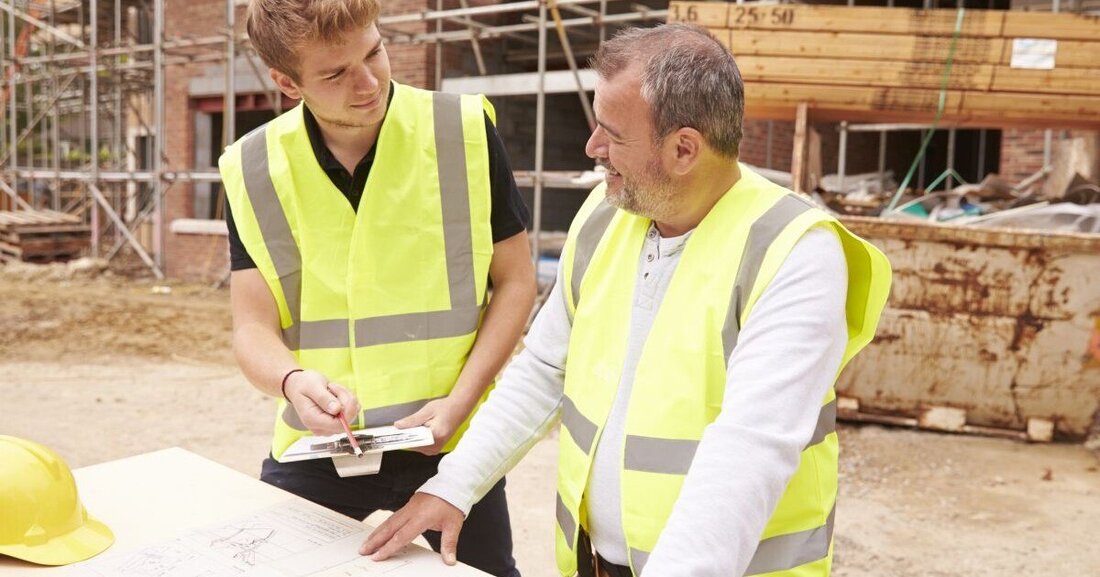 Die Regierung plant, analog zur akademischen Bildungskarriere, für Lehrabsolvent*innen einen neuen Weg der Weiterbildung.
