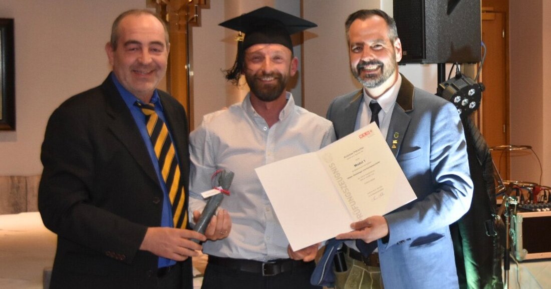 Der Meisterkurs und die Meisterprüfung 2022 der Glasbautechniker*innen gingen erfolgreich über die Bühne.