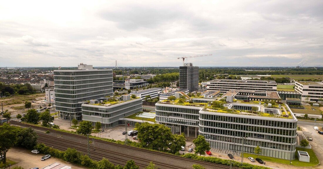 Das Mizal-Gebäude an der Einfahrt zum Düsseldorfer Medienhafen setzt neue Maßstäbe in puncto Funktionalität und Sicherheit.