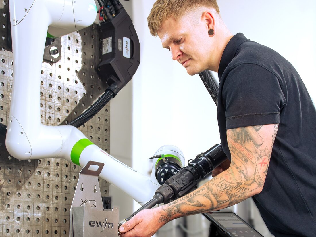 Auf der Schweißen & Schneiden 2025 zeigt EWM, was moderne Schweißtechnik leisten kann und präsentiert praxisbewährte Lösungen für automatisiertes und manuelles Schweißen – mit Fokus auf Prozesssicherheit, Digitalisierung und Ressourceneffizienz.