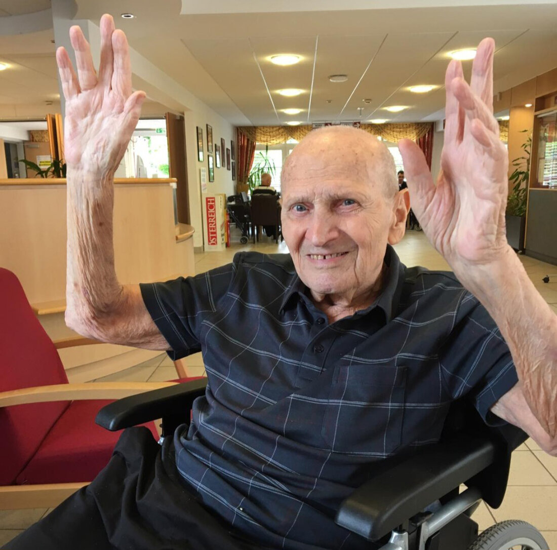 Karl Roethel, Geschäftsführer i. R. der Bauglas GmbH Brunn/Geb., ist am 12. Februar 2025 im 92. Lebensjahr verstorben.