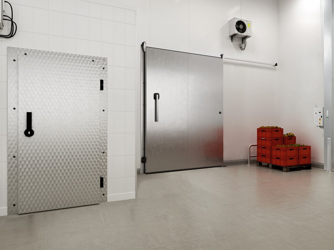 Isoliertüren für Kühl- und Gefrierräume helfen dabei, die Temperatur in den Räumen konstant zu halten und somit die Qualität und Haltbarkeit der gelagerten Produkte zu gewährleisten. Hörmann erweitert das Produktprogramm um Isoliertüren in Drehflügel- und Schiebetürausführung für Kühlräume bis 0 Grad Celsius und Gefrierräume bis -28 Grad Celsius.