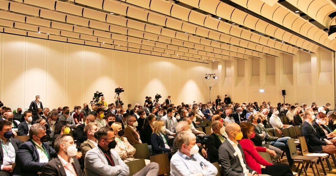 550 Teilnehmer*innen besuchten Ende März den traditionellen PV-Kongress und feierten gleichzeitig 25 Jahre PV-Austria.