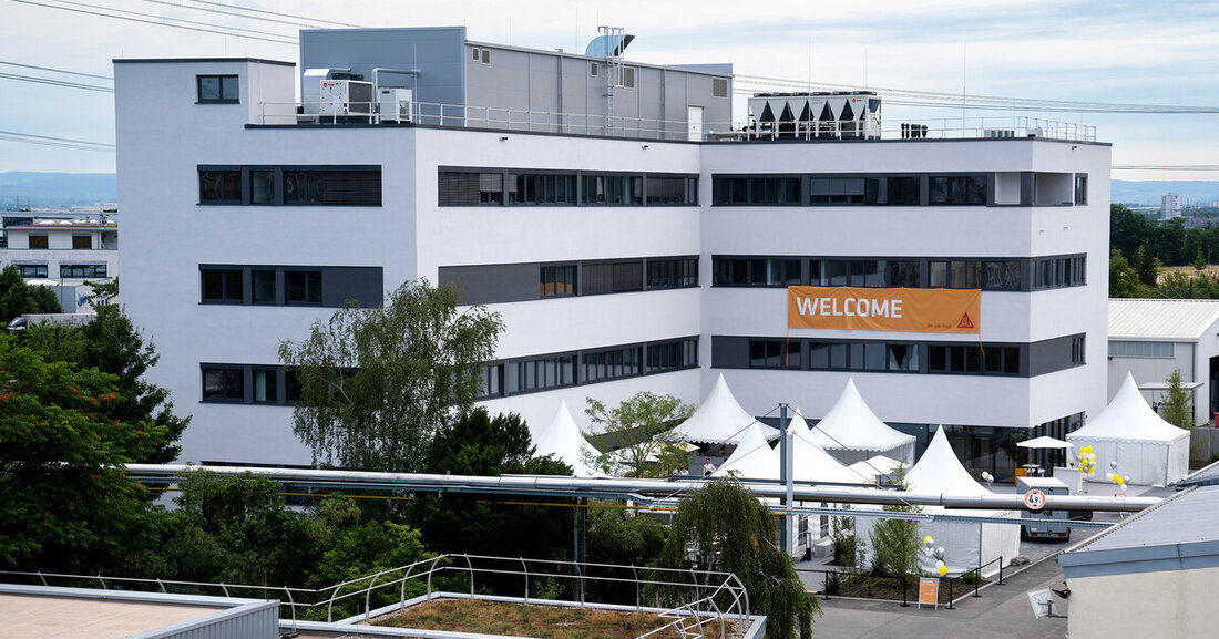 Nach 20 Monaten Bauzeit wurde am 4. Juli das Technology Center der Sika Deutschland GmbH am Standort Stuttgart eröffnet.