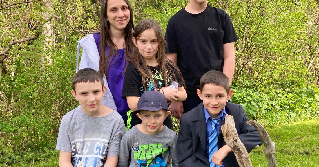 Sechs Kinder haben ihren Vater verloren und stehen vor den Trümmern ihres ausgebrannten Hauses. Wer kann helfen?