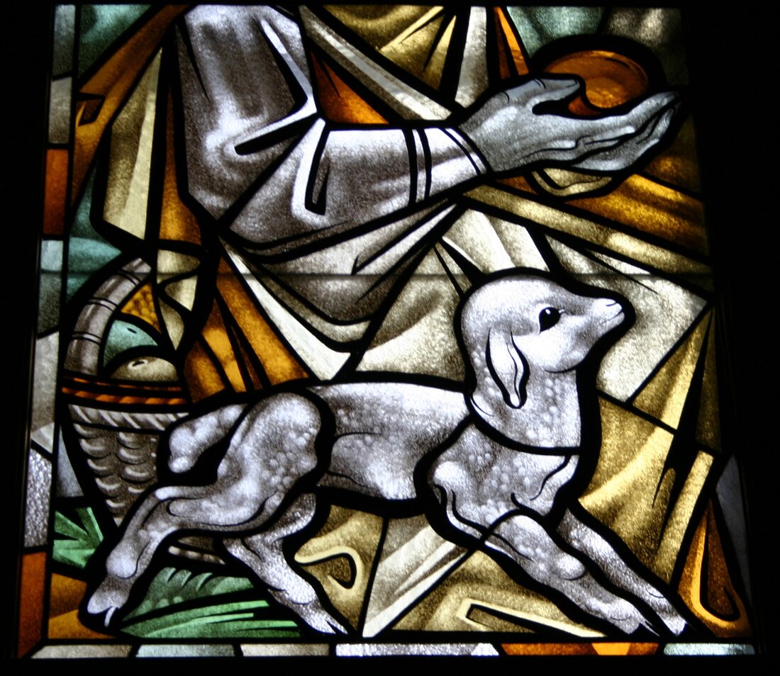 Das Glasmuseum Mariahilf widmet sich am Tag der Wiener Bezirksmuseen am 9. März 2025 den Nachkriegsjahren 1945 bis 1955 und präsentiert Arbeiten der Wiener Glasmalerin Lucia Jirgal.