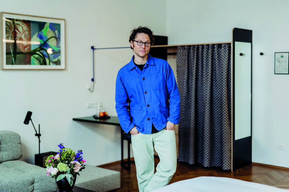 Im Wiener Hotel Altstadt haben zahlreiche Designer*innen, Architekt*innen und Künstler*innen bereits ihre sichtbaren Spuren hinterlassen. Nun war der Wiener Designer Arthur Arbesser an der Reihe.