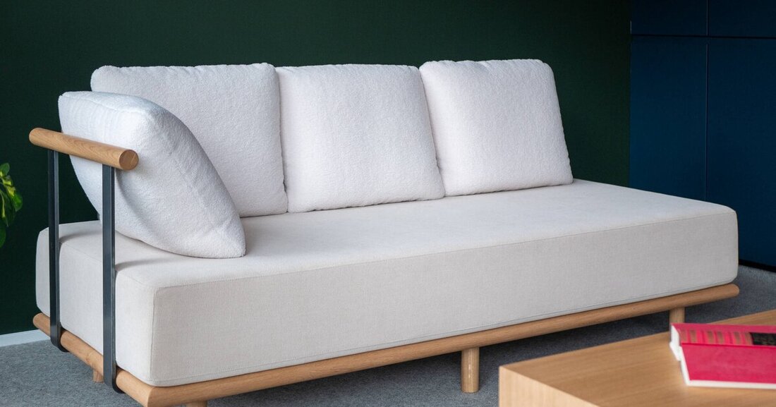 Die Tischlerei Gabriel Forcher hat bei den "ICONIC AWARDS Interior Design" zwei Preise in der Kategorie Möbel erhalten.