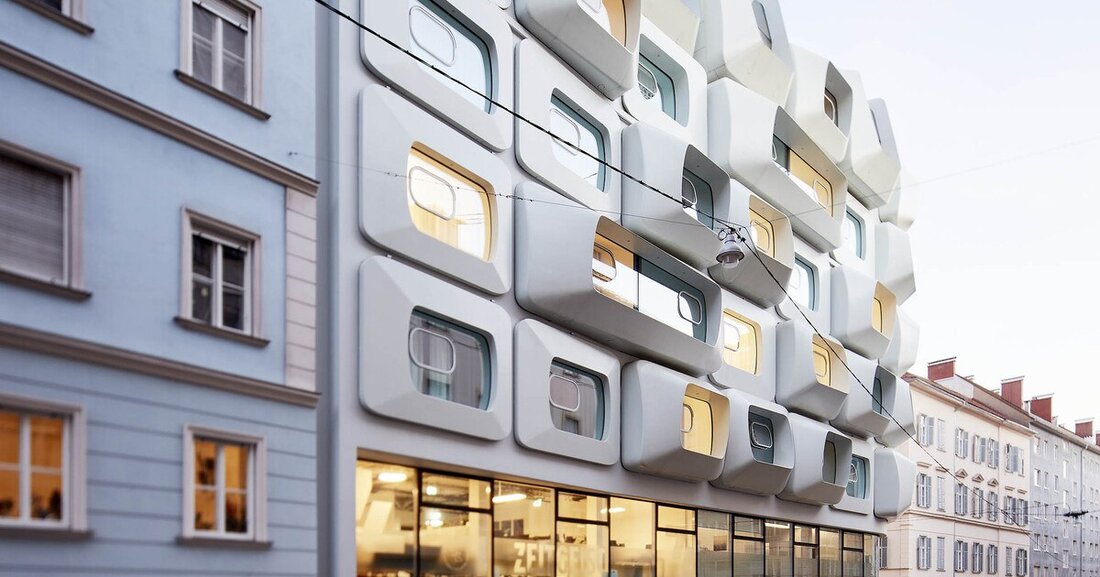 Eines der letzten Werke der Architektin Zahah Hadid ist das Design-Haus Argos in Graz mit seinen außergewöhnlichen Fenstern.