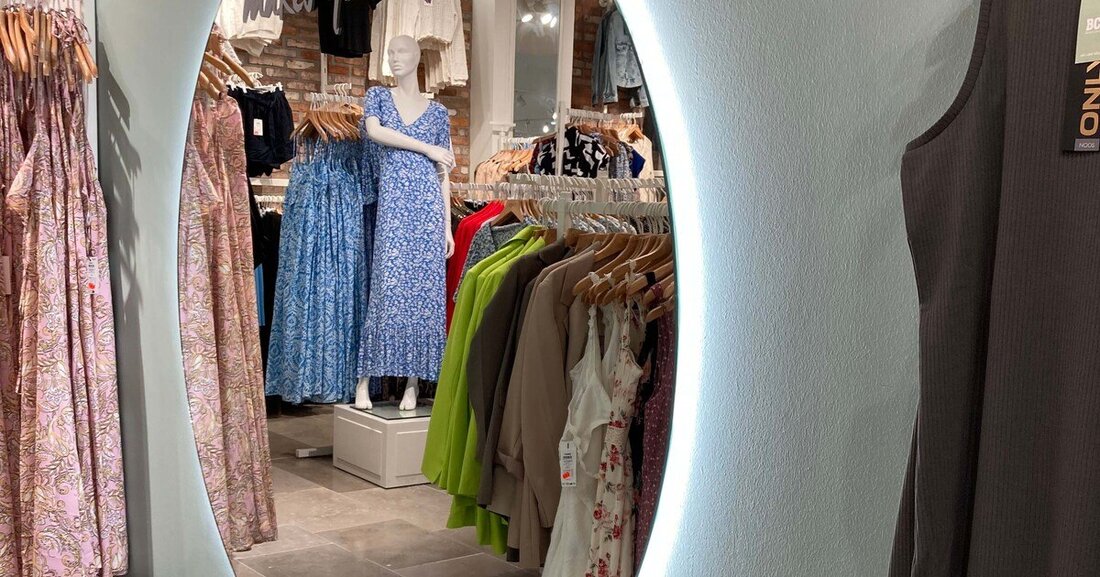 Mit dem Verbundsicherheitsspiegel "Oforce" bleibt das Glas im Fall eines Bruches am PVB-Verbund haften.