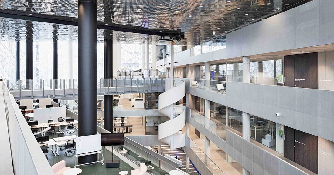 Im Neubau des Axel Springer Verlages in Berlin hat MetallArt eine eindrucksvolle stählerne Wendeltreppe gebaut.