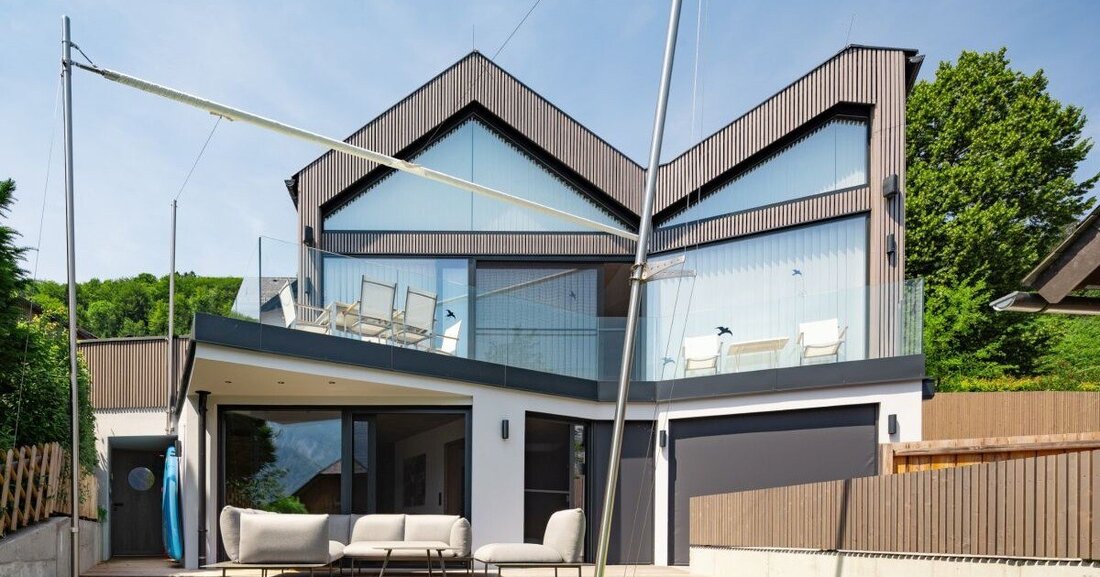 Architekt Erich Klinger baute am Attersee ein Wohndomizil im Stil der regionaltypischen Bootshäuser.