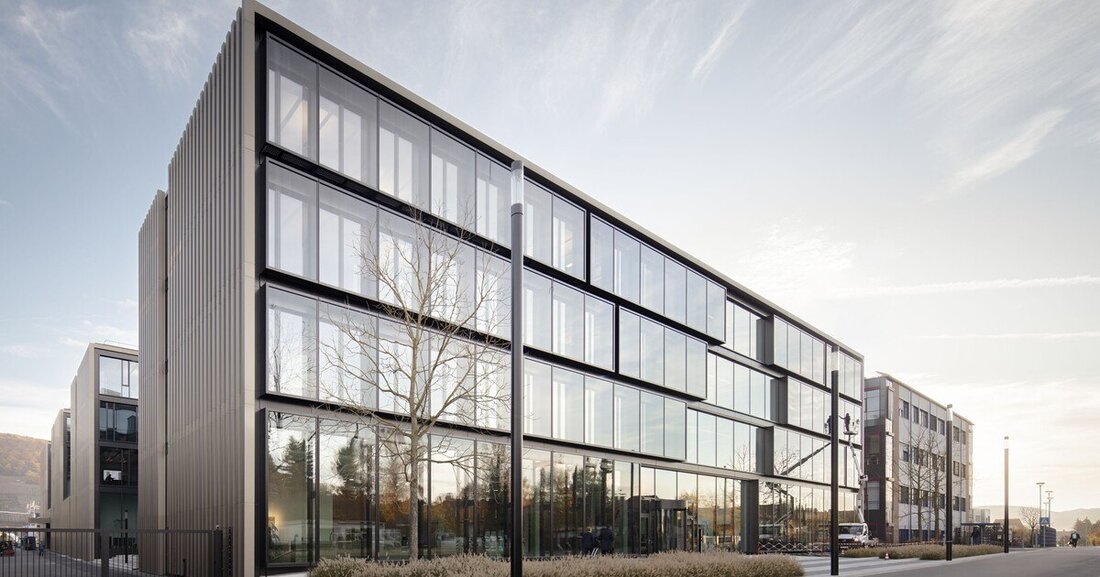 Für maximales Tageslicht im neuen WIKA-Entwicklungszentrum sorgt eine multifunktionale Dreifachverglasung mit Sonnenschutzglas.