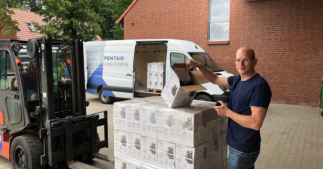 In enger Zusammenarbeit mit Installateuren werden die Förderaggregate von Jung-Pumpen vor Ort kostenlos verteilt.
