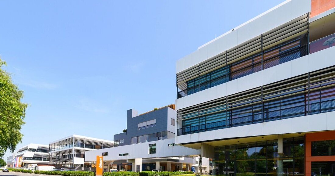 Der Beschläge-Spezialist schloss das vergangene Wirtschaftsjahr 2020/21 mit einem Umsatz von rund 2,4 Mrd. Euro ab.