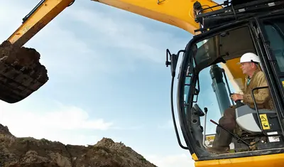 Bagger mit Fahrer – wer haftet?