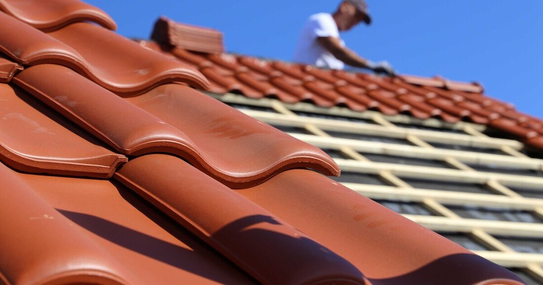 Krisenstimmung auch in der Dachbranche? Wir haben die Top-Manager der Bedachungsindustrie um einen Ausblick auf 2024 gebeten.