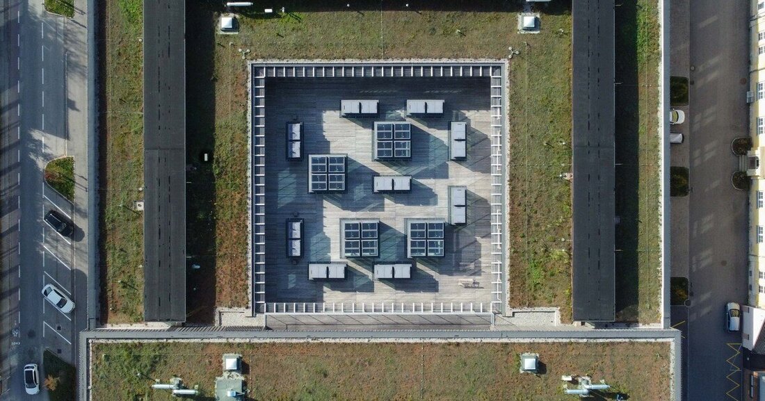 Ein Überblick über Flachdachachaufbauten laut ÖNorm B 3691 inklusive Verarbeitungstipps.