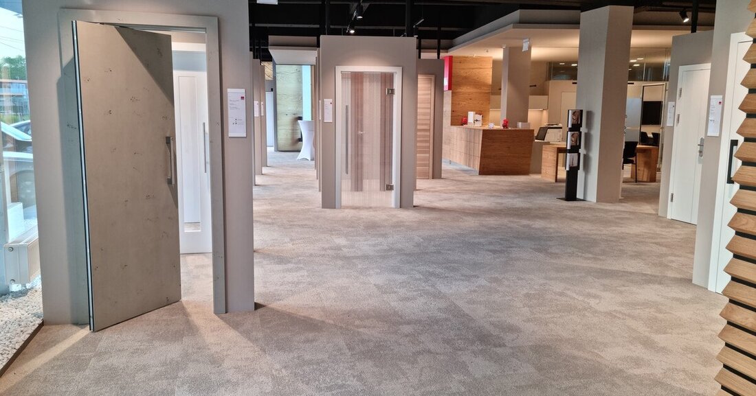 Im neuen Schauraum in Graz zeigt Dana neue Designtrends und rund 130 Türmodelle aus heimischer Produktion.