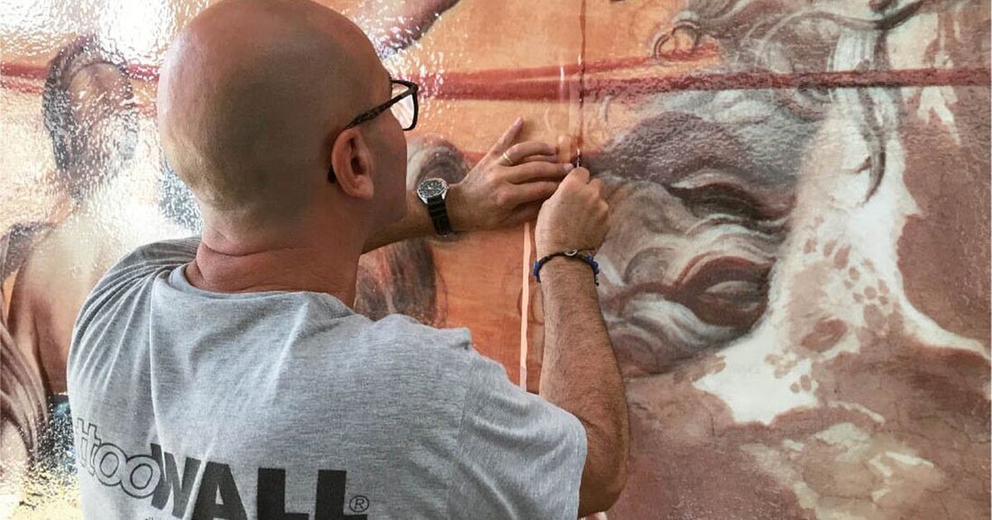 Tattoo Wall von Dekozon erzielt mit wenig Aufwand eine große Wirkung.