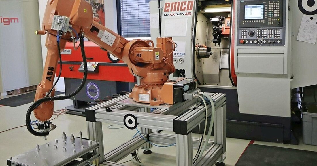 Mit einer innovativen Universalschnittstelle für Werkzeugmaschinen etabliert sich Emco im Bereich Industrie 4.0.