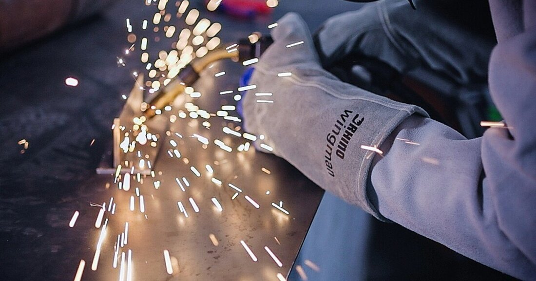 Schweißtechniklieferant EWS bringt mit der Ergo-Serie neue Schweißhandschuhe heraus.