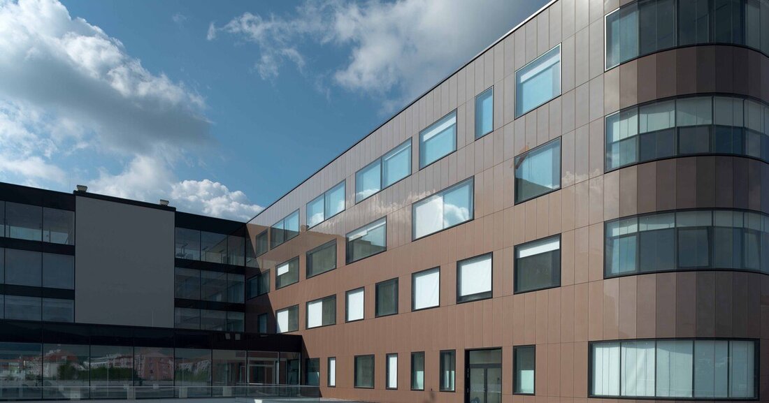 Das Merkblatt „Toleranzen“ des Fachverbands für hinterlüftete Fassaden wird zum internationalen Standard.