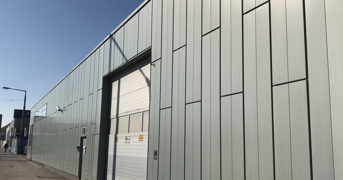 An Fassadenbekleidungen werden hohe Ansprüche gestellt. Gute Planung und fachmännische Montage sind wichtig.