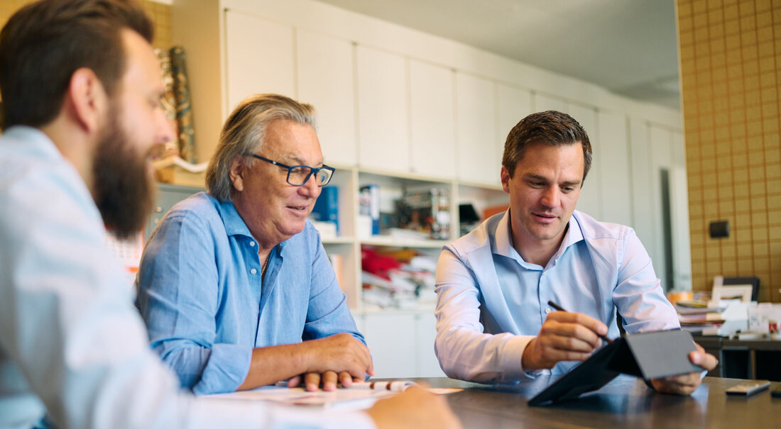 Ernst Steinprinz übergibt die Staffel an seinen Sohn, der mit einem neuen Markenauftritt bereits erste Schritte in die Zukunft setzt.