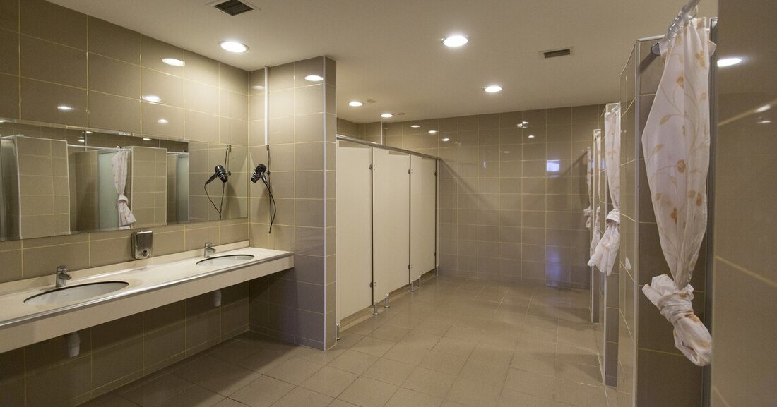 Auf welche Herausforderungen bei Sanitär-Großaufträgen zu achten ist.