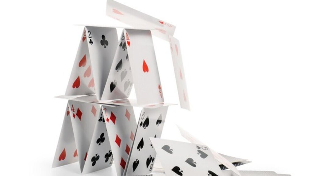 Das Signa Imperium des René Benko bricht zusammen wie ein Kartenhaus: In Österreich sind bereits neun Firmen pleite.