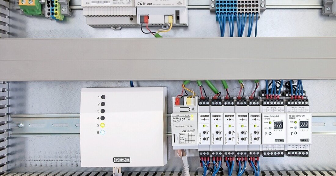 Die "IQ box Safety" von Geze ist eine Lösung zur Absicherung kraftbetätigter Fenster.