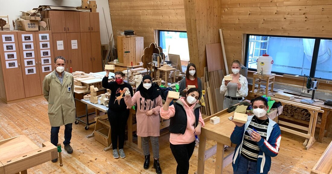 Kürzlich drehte sich am Holztechnikum Kuchl alles um die Zielgruppe Mädchen und die Themen Holz, Technik und Wirtschaft.