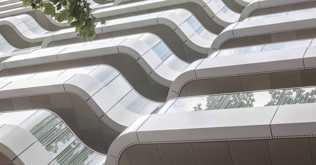 Das Erscheinungsbild eines neuen Wohnturms wird maßgeblich durch die geschwungenen Balkone und Glasbrüstungen beeinflusst.