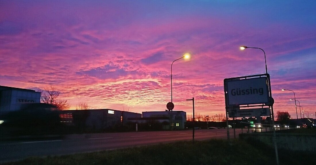 „Cool-down Güssing“ ist ein ambitioniertes Smart Cities-Forschungsprojekt in der burgenländischen Stadtgemeinde Güssing, die besonders stark von sommerlicher Überhitzung betroffen ist. Deswegen wurden in ausgewählten Gebäuden nachträglich klimaschutzorientierte und innovative Kühlsysteme integriert.