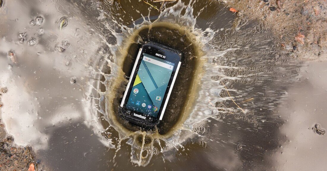 Hart und Smart: Rugged Smartphones vertragen auch mal ein kurzes Bad.