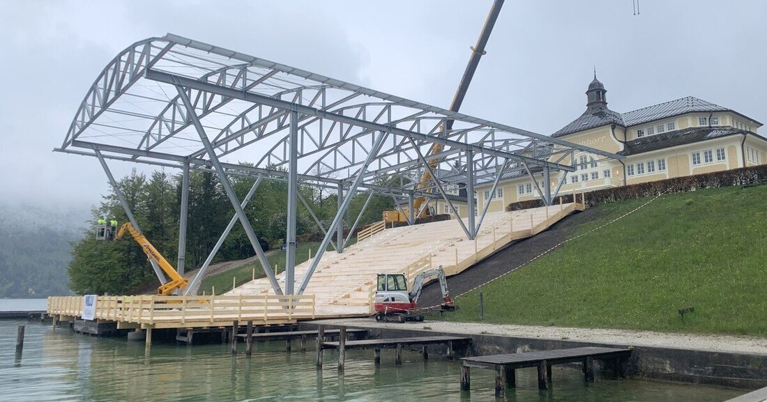Mit der Verzinkung der Stahlkonstruktion der Sazkammergut-Seebühne hat die Firma Nilu Stahlbau die Zinkpower-Standorte Brunn und Moson beauftragt.