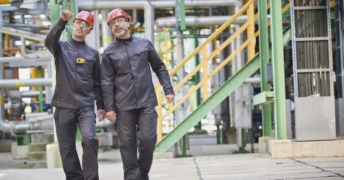 Wo der Arbeitsplatz eine Persönliche Schutzausrüstung (PSA) notwendig macht, muss sie getragen werden. Moderne Designs und verbesserter Tragekomfort steigern die Akzeptanz der PSA.