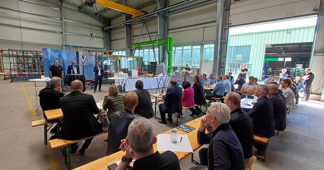 Vandaglas Ziegler hatte mehrere Gründe zu feiern: ein neuer ESG-Ofen in Heidenreichstein und die Modernisierung der Filiale in Wien.