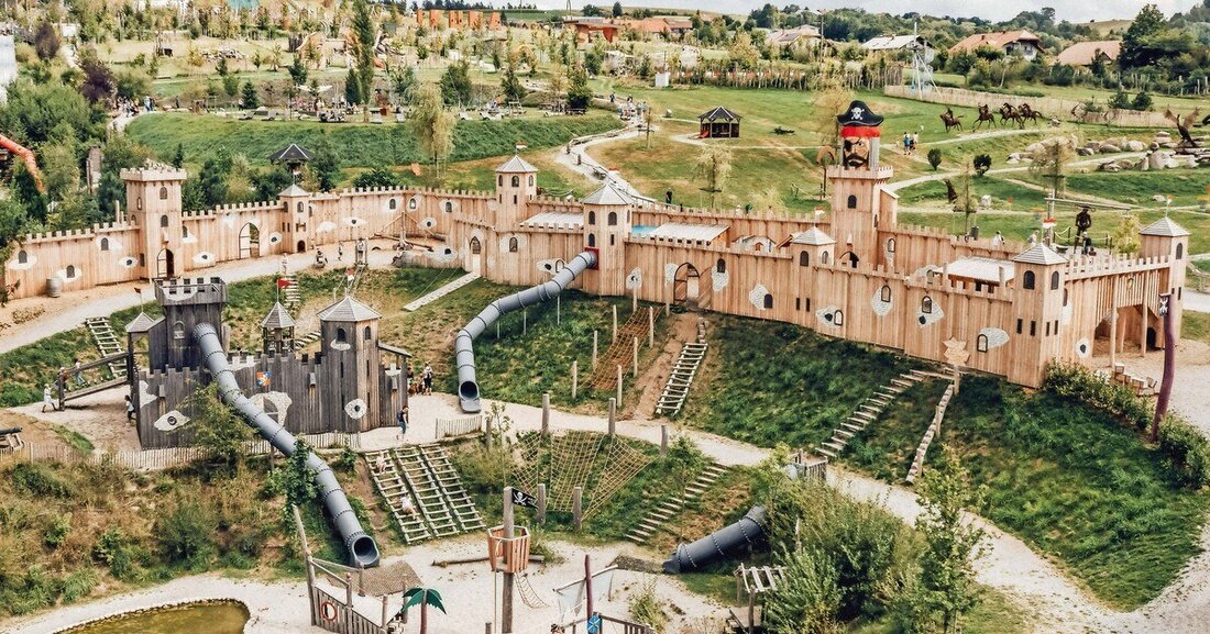 Inmitten einer inspirierenden Naturlandschaft liegt das Vier-Sterne Naturresort Ikuna, ausgestattet mit einem perfekten Wohlfühlklima